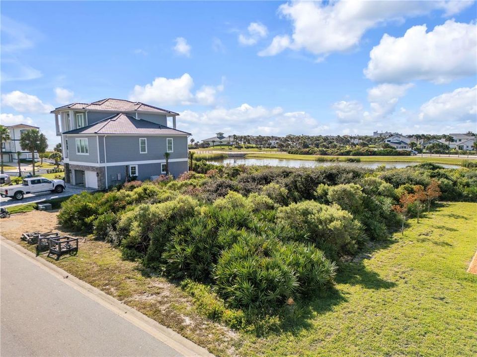 На продажу: $525,000 (0.23 acres)