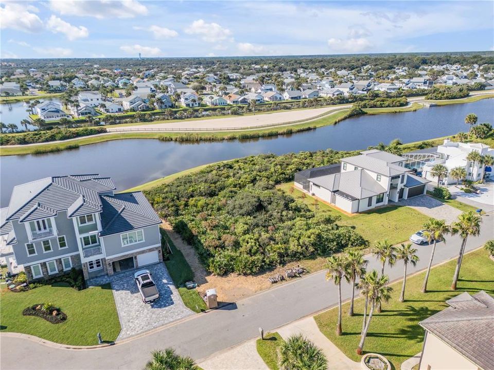 На продажу: $525,000 (0.23 acres)