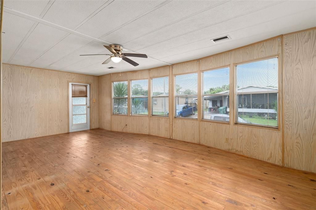 For Sale: $180,000 (2 beds, 2 baths, 1344 Square Feet)