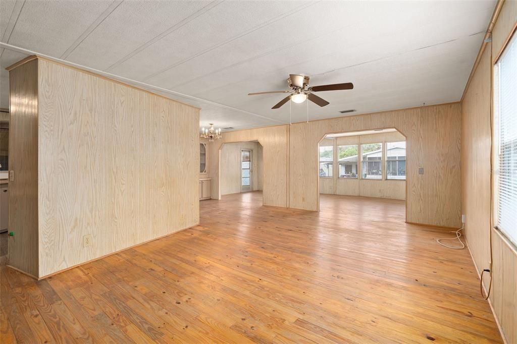 For Sale: $180,000 (2 beds, 2 baths, 1344 Square Feet)