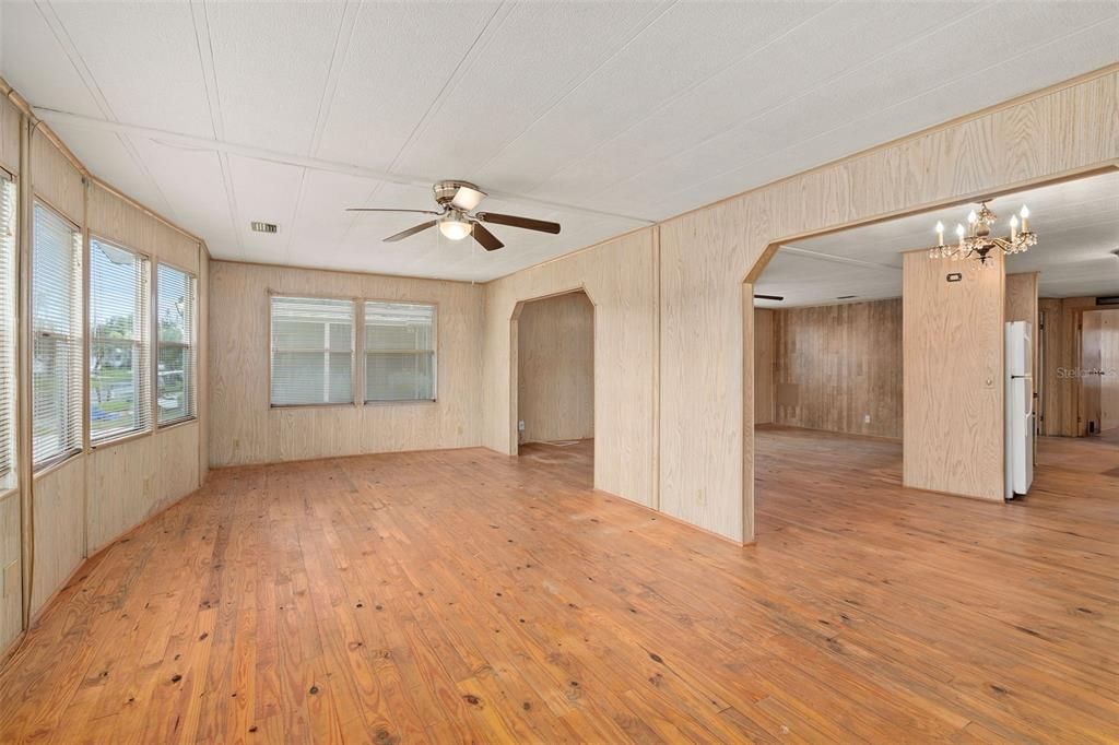 For Sale: $180,000 (2 beds, 2 baths, 1344 Square Feet)