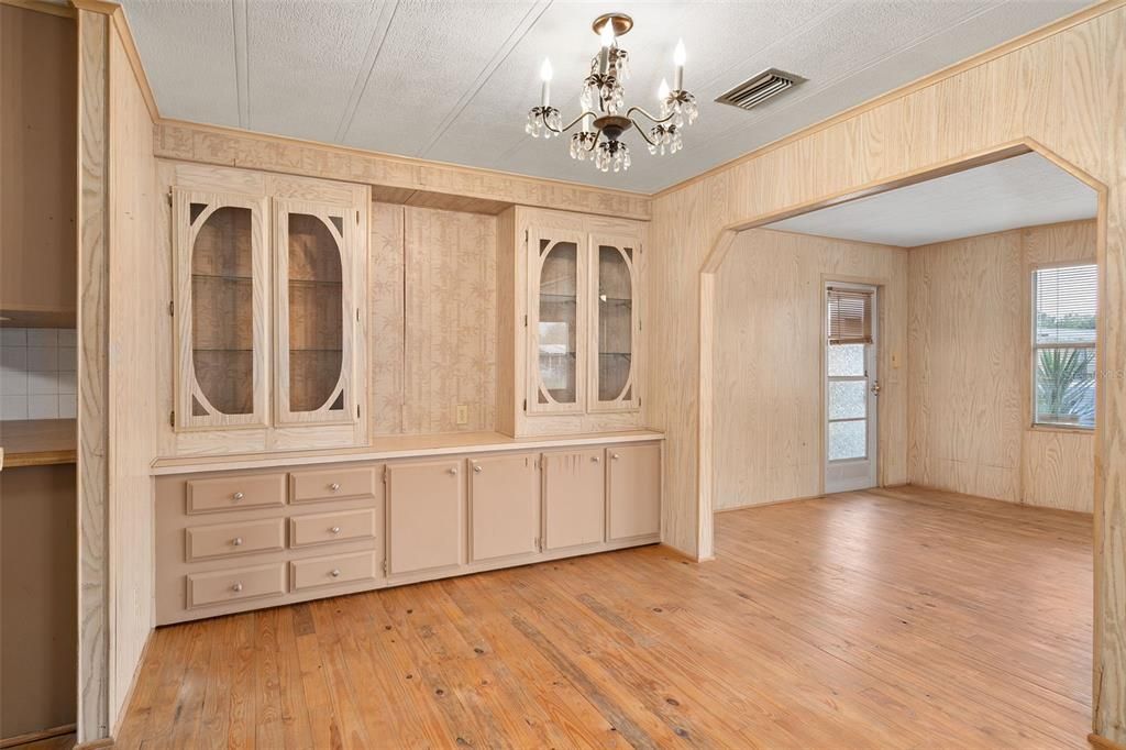 For Sale: $180,000 (2 beds, 2 baths, 1344 Square Feet)
