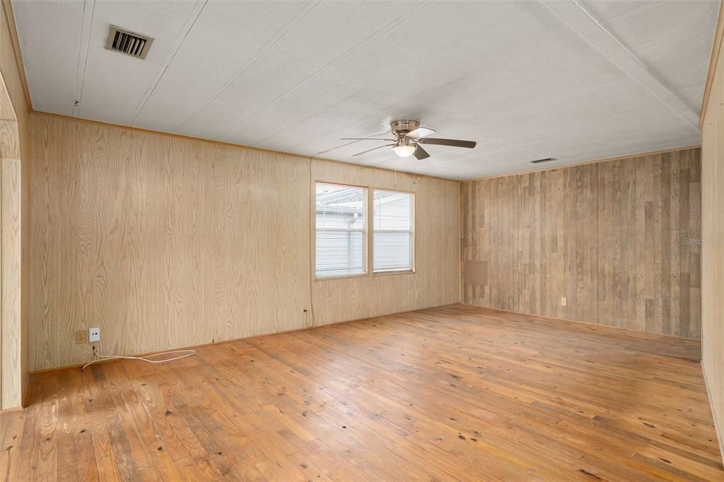 For Sale: $180,000 (2 beds, 2 baths, 1344 Square Feet)