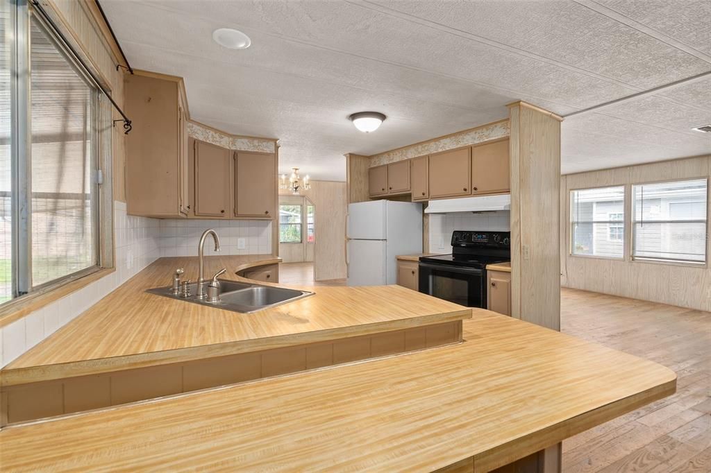 For Sale: $180,000 (2 beds, 2 baths, 1344 Square Feet)