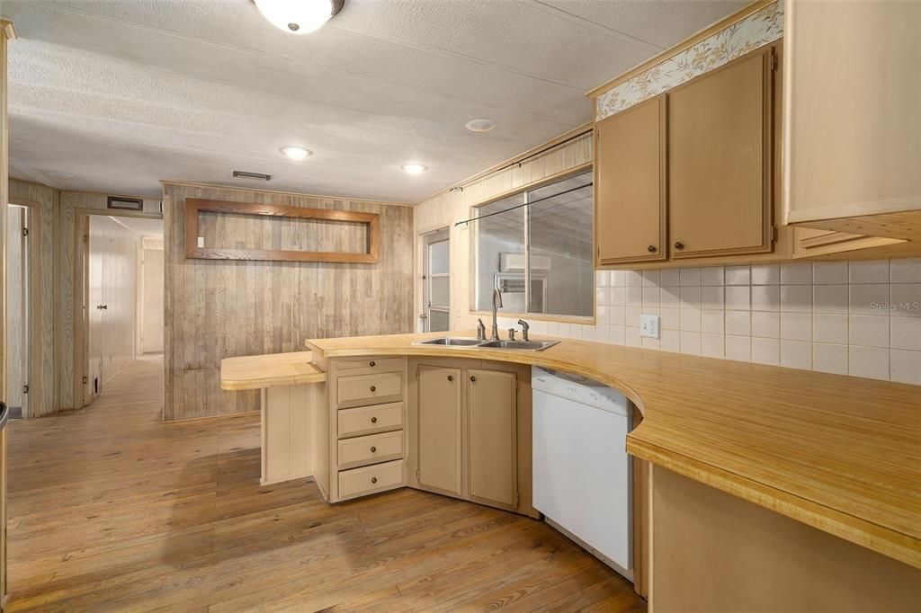 For Sale: $180,000 (2 beds, 2 baths, 1344 Square Feet)