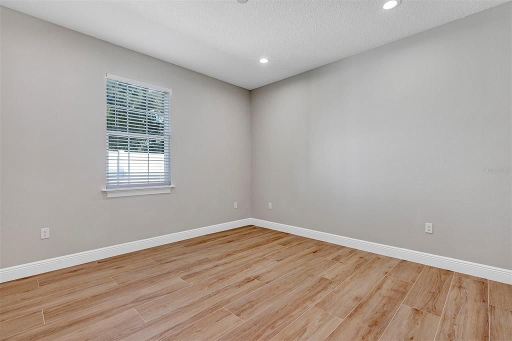 En Venta: $335,000 (4 camas, 3 baños, 2057 Pies cuadrados)