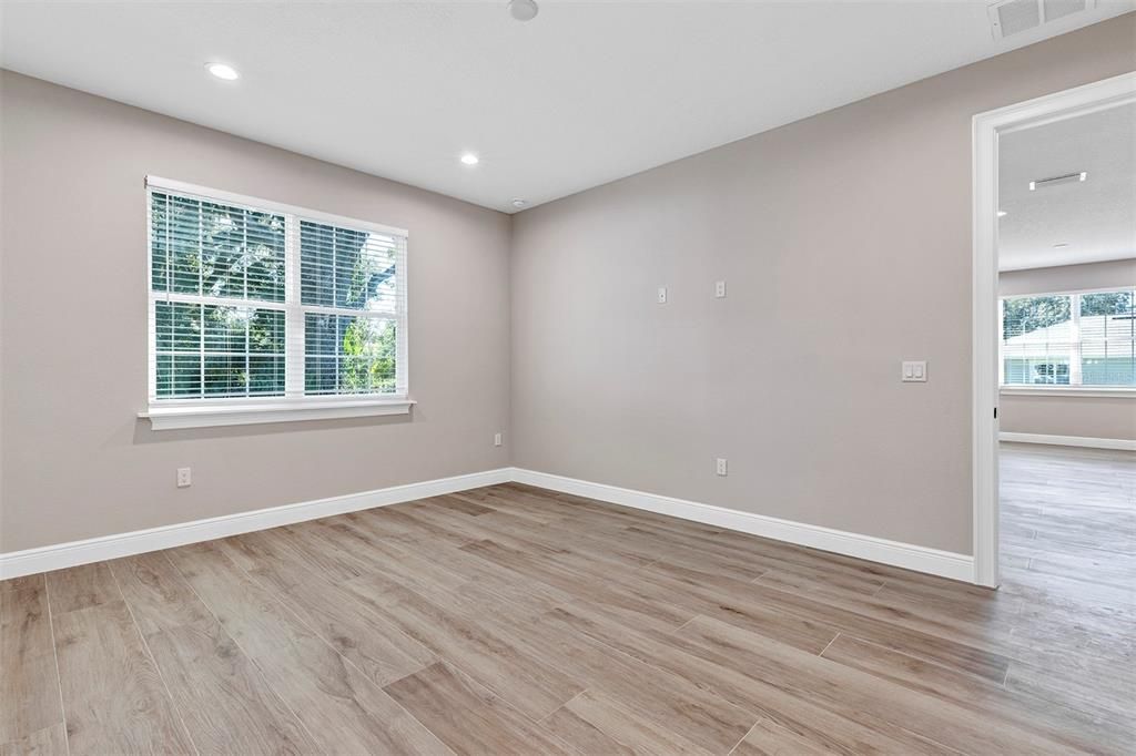 En Venta: $335,000 (4 camas, 3 baños, 2057 Pies cuadrados)