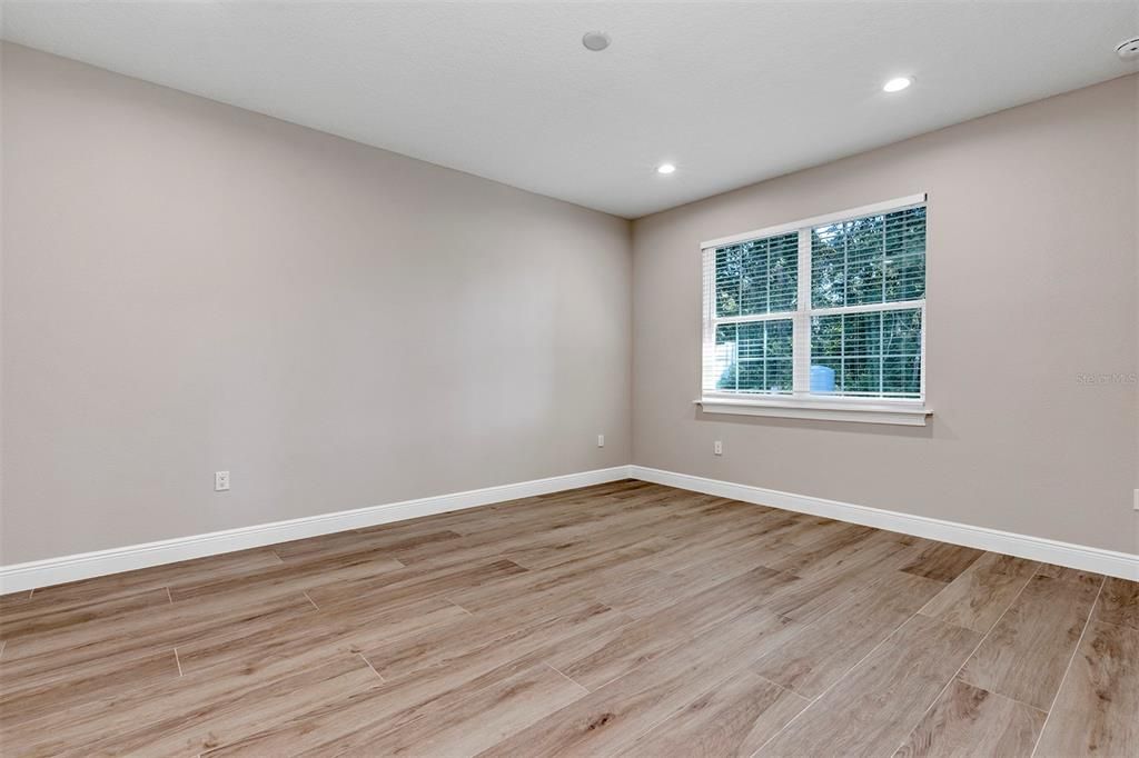 En Venta: $335,000 (4 camas, 3 baños, 2057 Pies cuadrados)