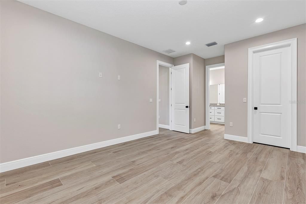 En Venta: $335,000 (4 camas, 3 baños, 2057 Pies cuadrados)