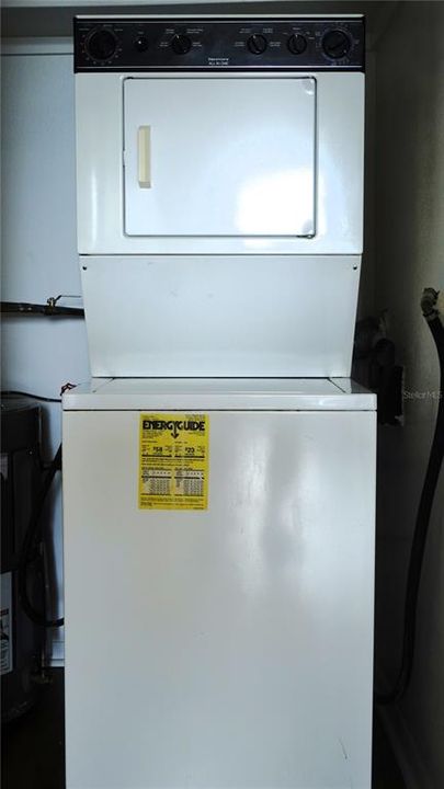 For Sale: $115,000 (2 beds, 1 baths, 825 Square Feet)
