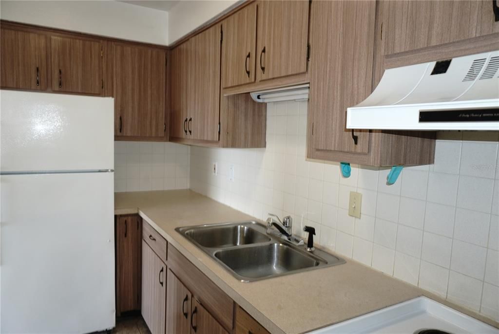 For Sale: $115,000 (2 beds, 1 baths, 825 Square Feet)