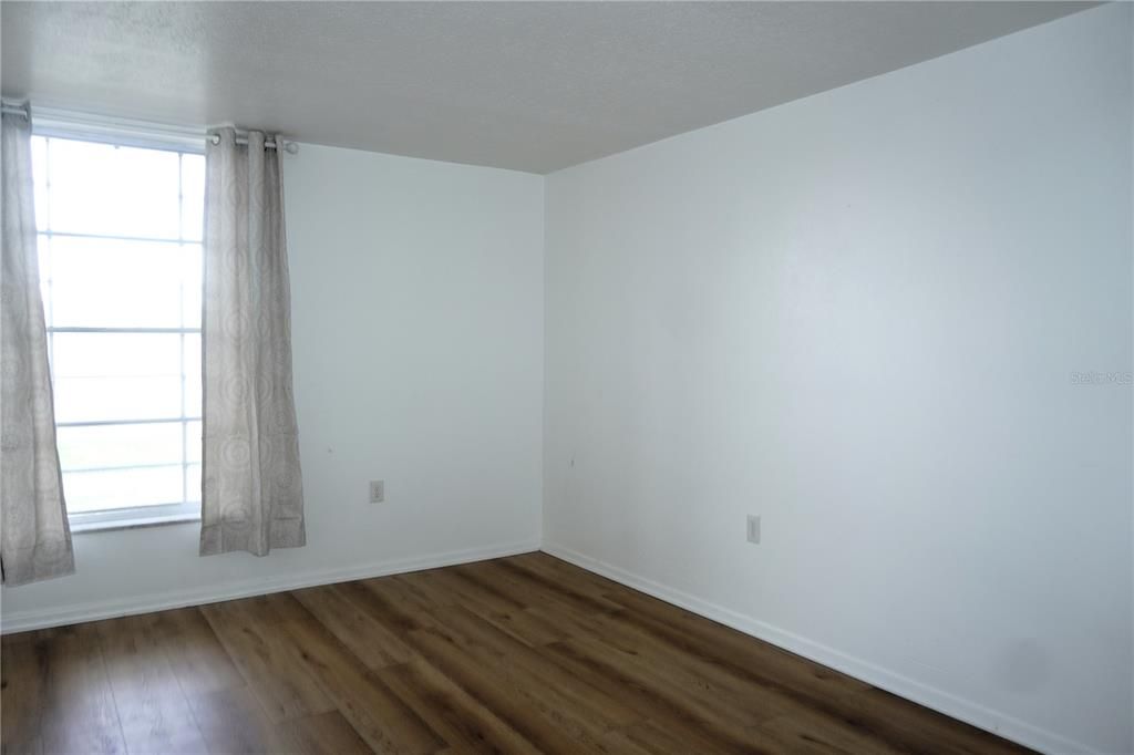 For Sale: $115,000 (2 beds, 1 baths, 825 Square Feet)