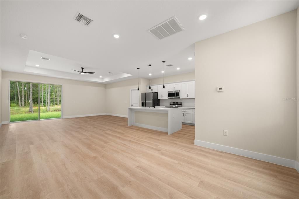 En Venta: $329,900 (4 camas, 2 baños, 1750 Pies cuadrados)