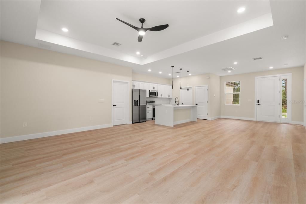 En Venta: $329,900 (4 camas, 2 baños, 1750 Pies cuadrados)