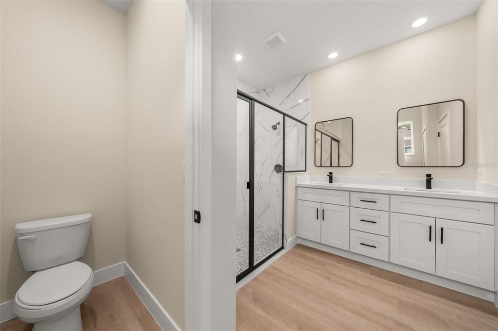 En Venta: $329,900 (4 camas, 2 baños, 1750 Pies cuadrados)