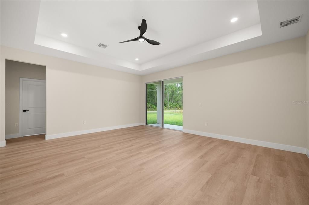 En Venta: $329,900 (4 camas, 2 baños, 1750 Pies cuadrados)