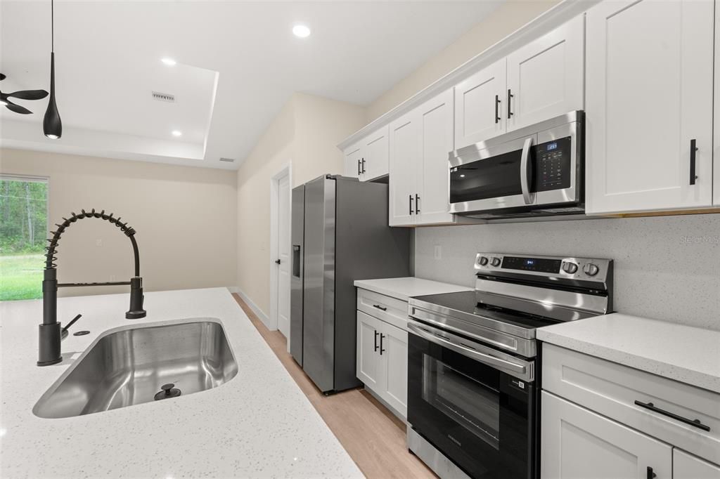 En Venta: $329,900 (4 camas, 2 baños, 1750 Pies cuadrados)