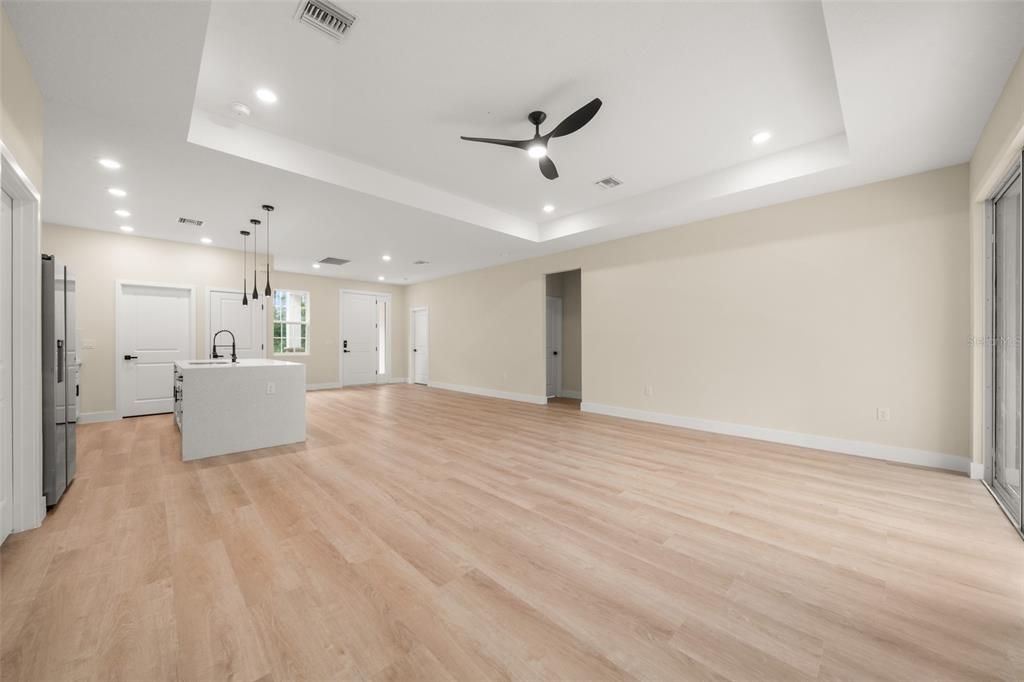 En Venta: $329,900 (4 camas, 2 baños, 1750 Pies cuadrados)
