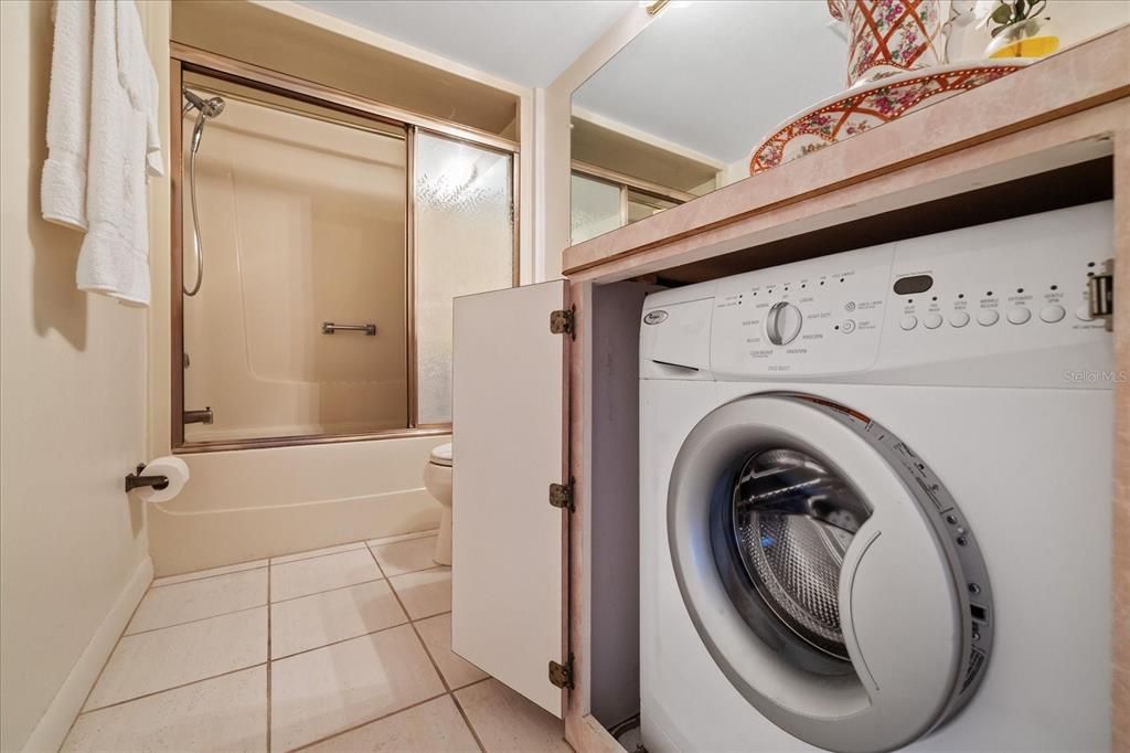 На продажу: $115,000 (2 спален, 2 ванн, 1388 Квадратных фут)