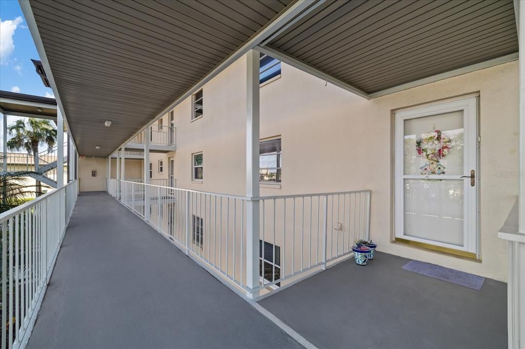 На продажу: $115,000 (2 спален, 2 ванн, 1388 Квадратных фут)
