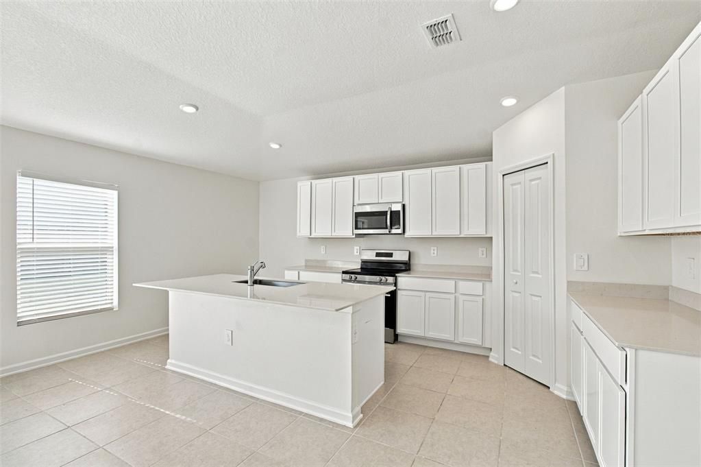 For Sale: $360,000 (3 beds, 2 baths, 1843 Square Feet)