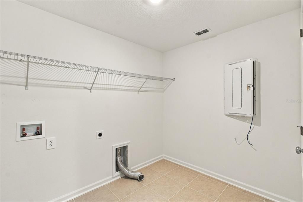 For Sale: $360,000 (3 beds, 2 baths, 1843 Square Feet)