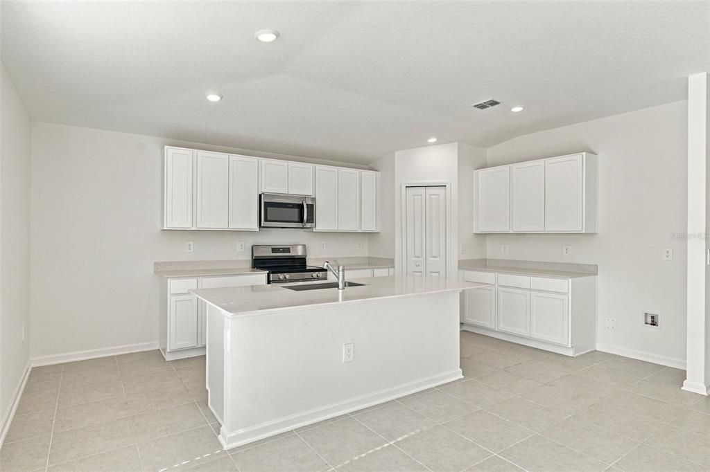 For Sale: $360,000 (3 beds, 2 baths, 1843 Square Feet)