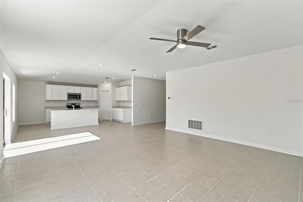 For Sale: $360,000 (3 beds, 2 baths, 1843 Square Feet)