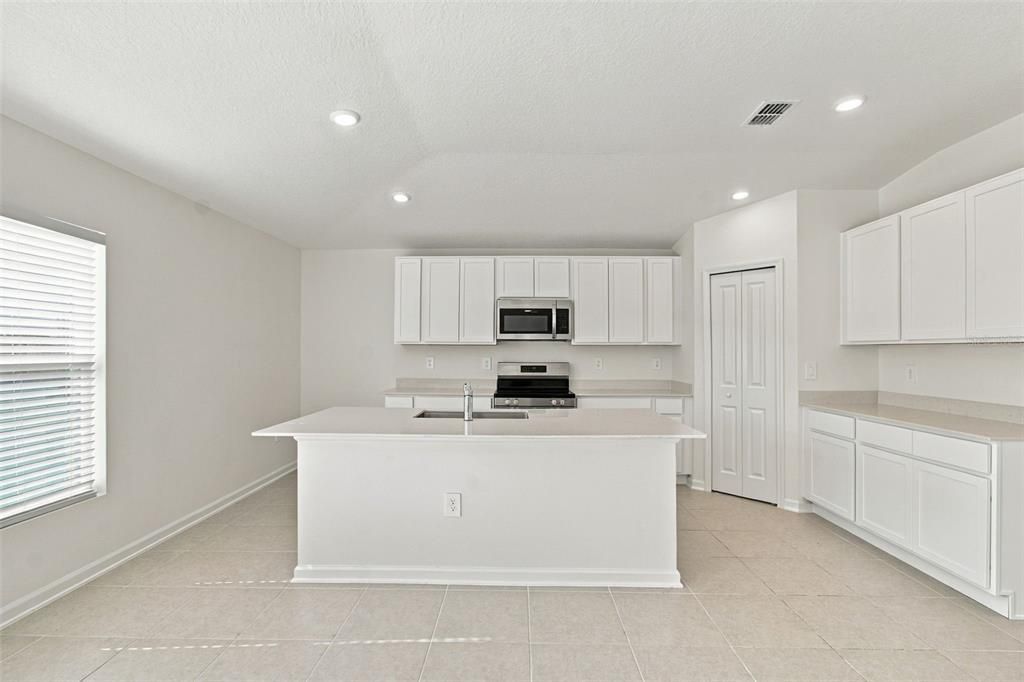 For Sale: $360,000 (3 beds, 2 baths, 1843 Square Feet)