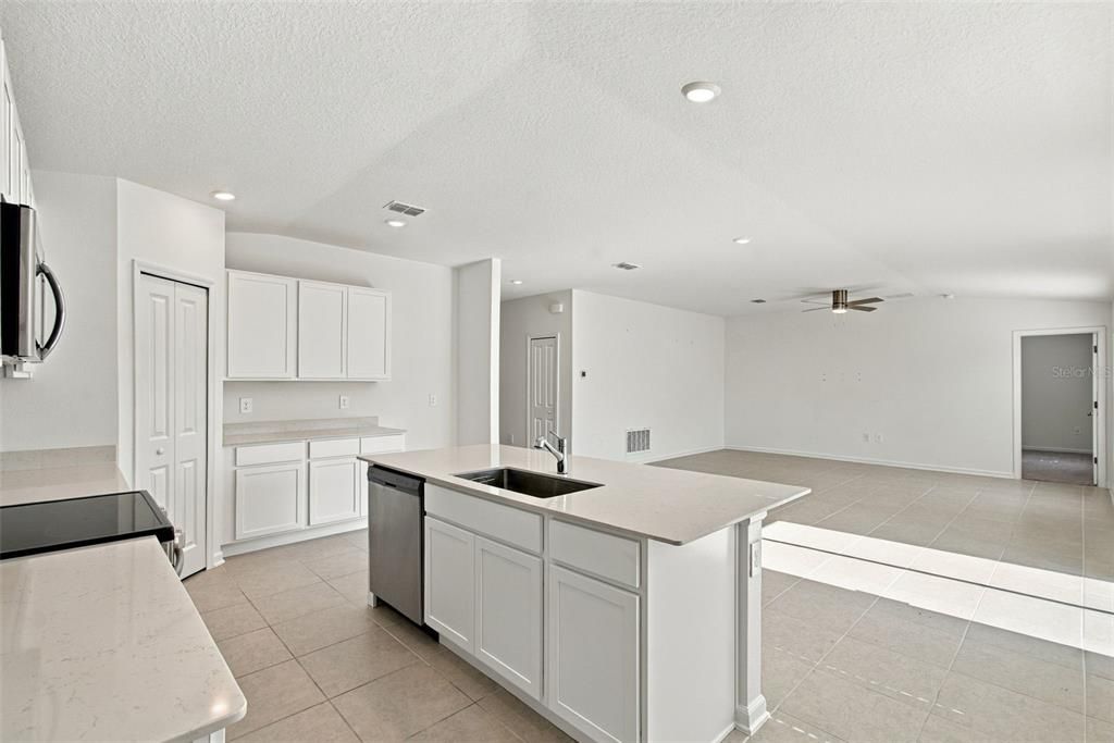 For Sale: $360,000 (3 beds, 2 baths, 1843 Square Feet)