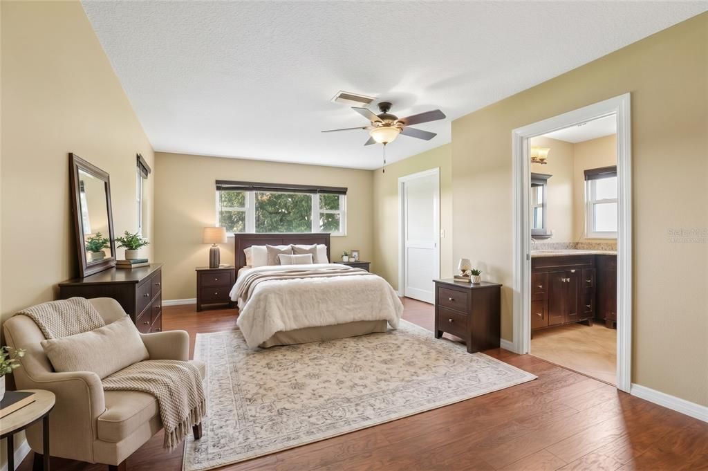 En Venta: $359,000 (3 camas, 2 baños, 2019 Pies cuadrados)
