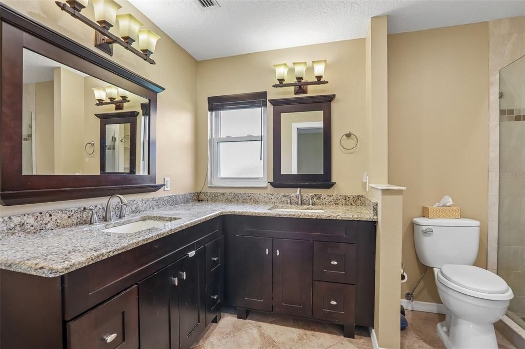 En Venta: $359,000 (3 camas, 2 baños, 2019 Pies cuadrados)