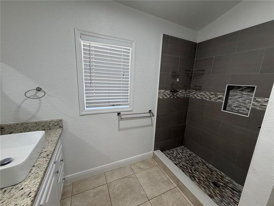 В аренду: $3,600 (3 спален, 3 ванн, 1331 Квадратных фут)