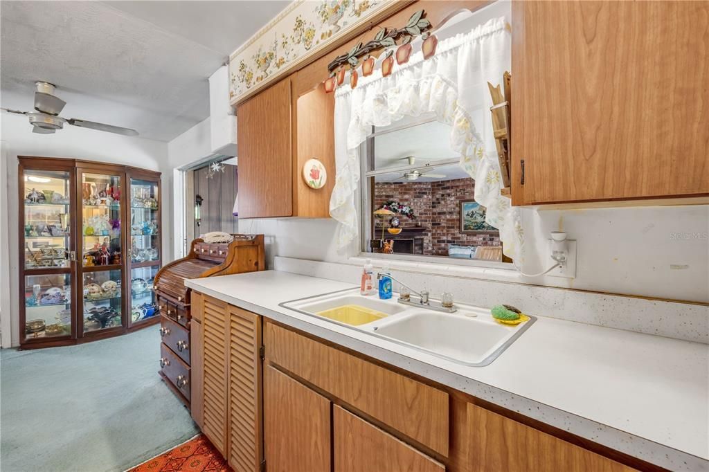 En Venta: $248,000 (4 camas, 2 baños, 1572 Pies cuadrados)