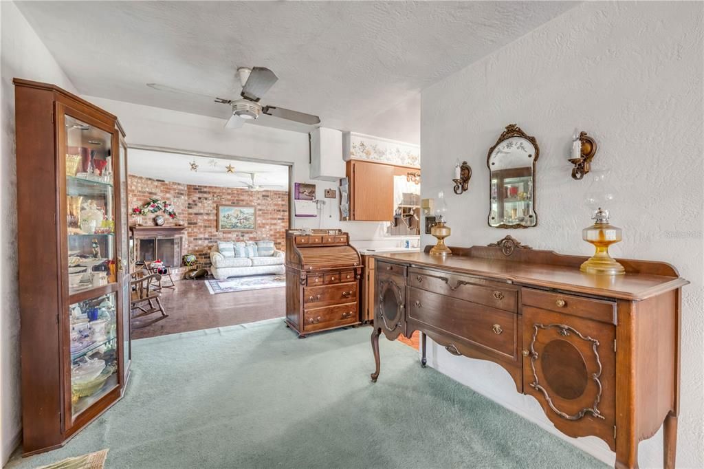 En Venta: $248,000 (4 camas, 2 baños, 1572 Pies cuadrados)