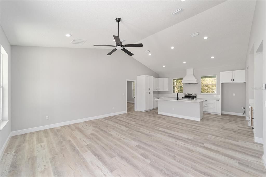 En Venta: $294,900 (3 camas, 2 baños, 1640 Pies cuadrados)
