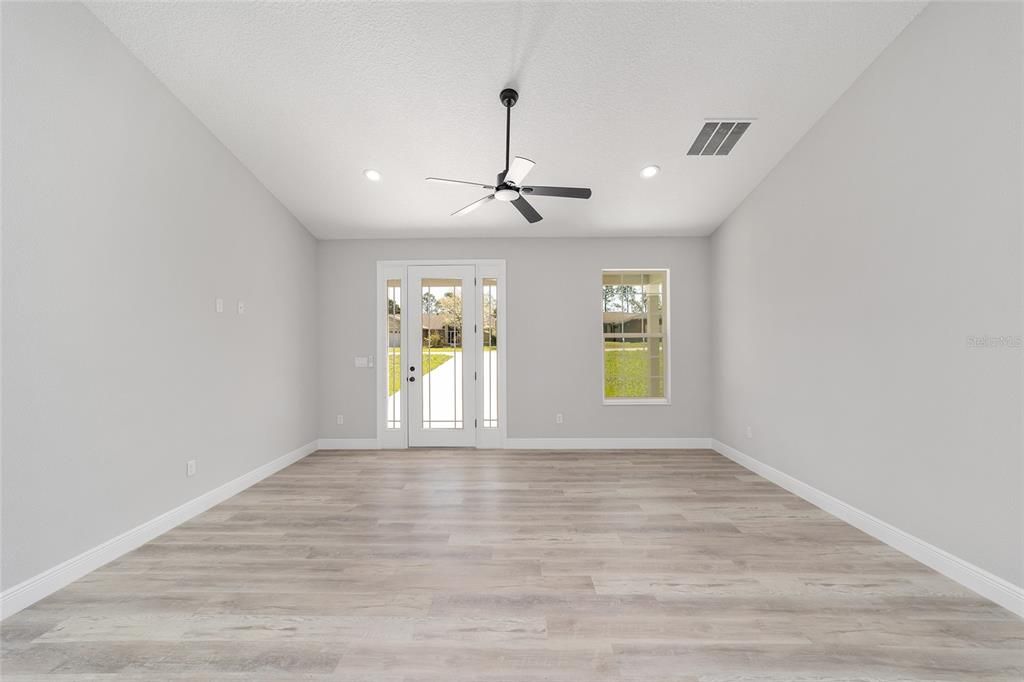 En Venta: $294,900 (3 camas, 2 baños, 1640 Pies cuadrados)