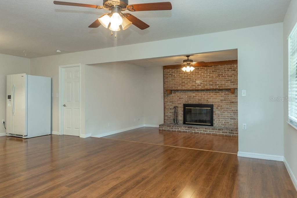 В аренду: $1,900 (3 спален, 2 ванн, 1517 Квадратных фут)