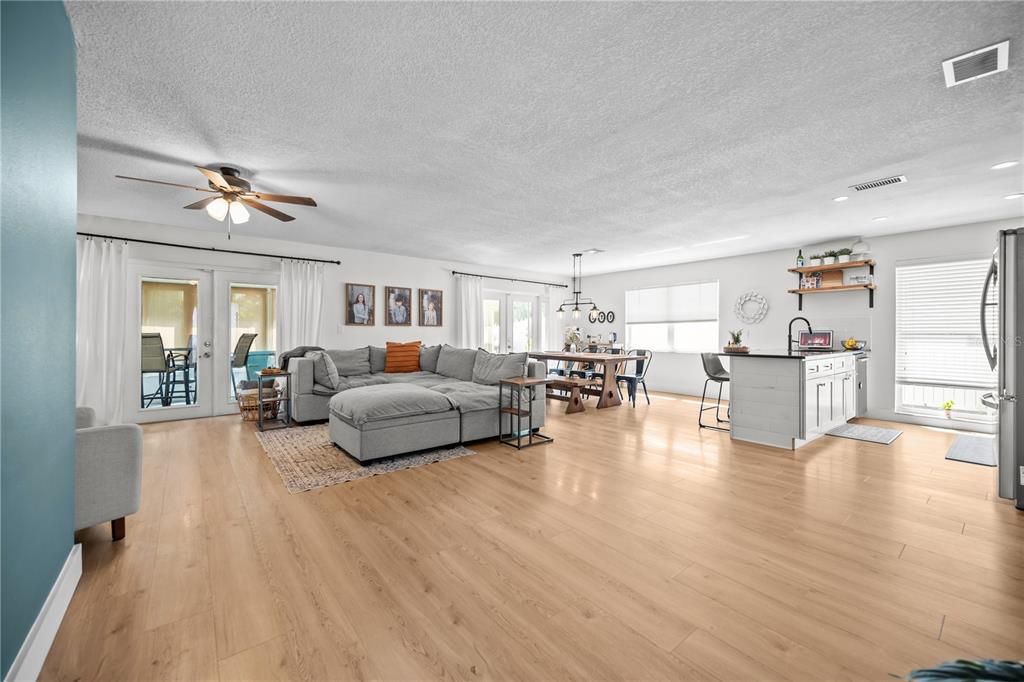 For Sale: $449,900 (3 beds, 2 baths, 1585 Square Feet)