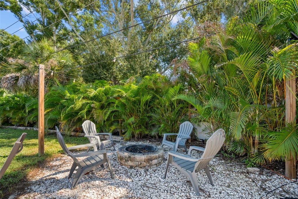 For Sale: $449,900 (3 beds, 2 baths, 1585 Square Feet)