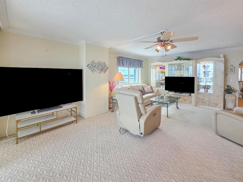 На продажу: $569,000 (3 спален, 2 ванн, 1900 Квадратных фут)