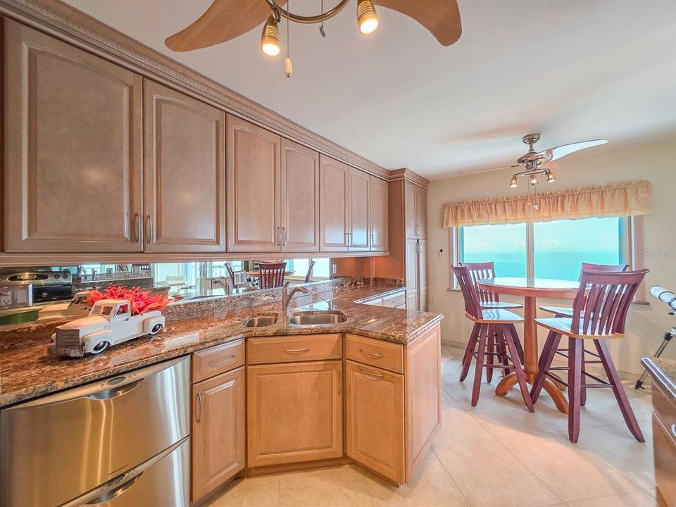 На продажу: $569,000 (3 спален, 2 ванн, 1900 Квадратных фут)