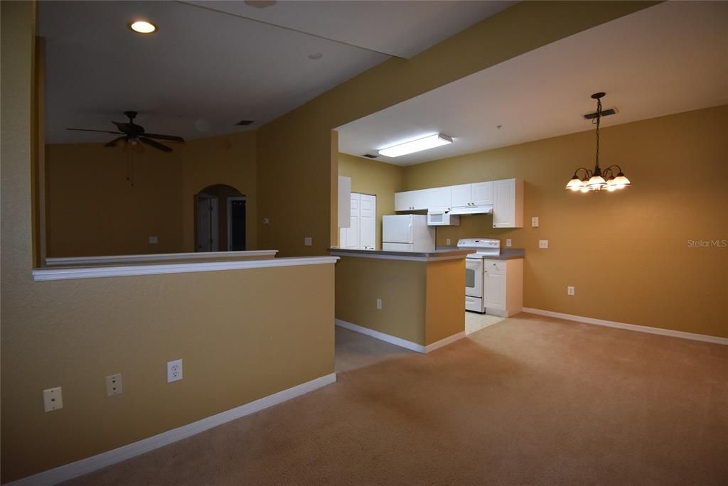 For Rent: $1,350 (1 beds, 1 baths, 898 Square Feet)