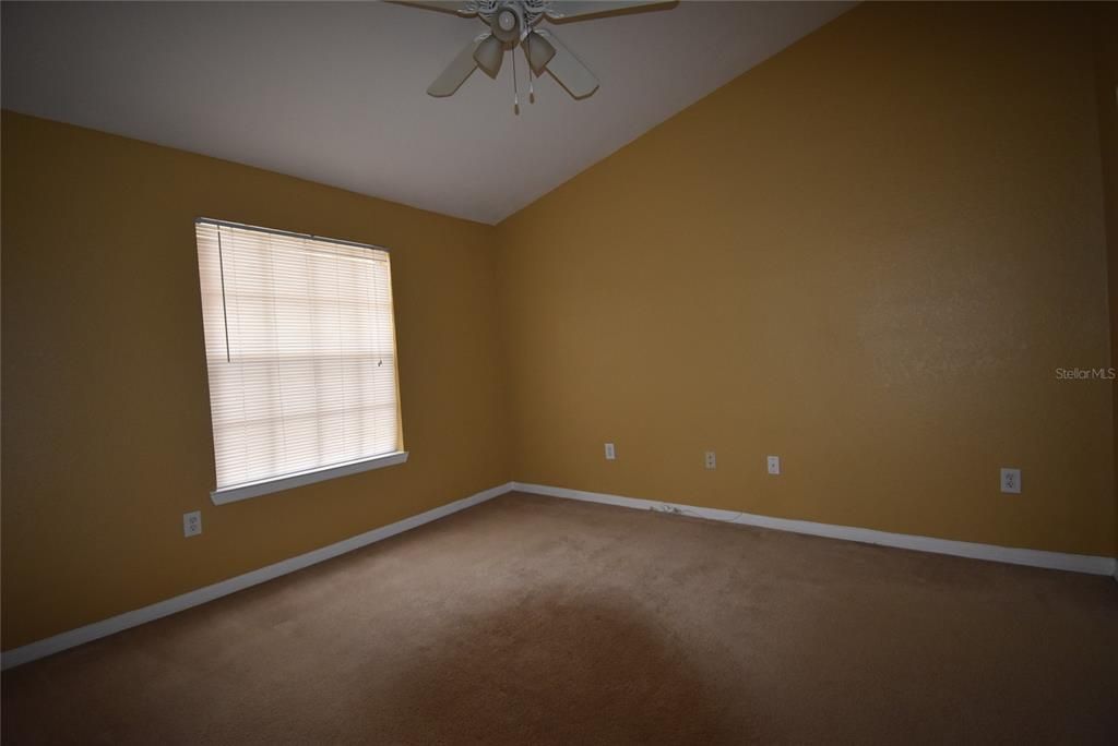 For Rent: $1,350 (1 beds, 1 baths, 898 Square Feet)