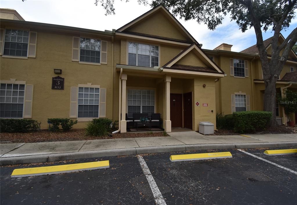 For Rent: $1,350 (1 beds, 1 baths, 898 Square Feet)