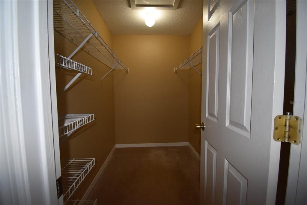 For Rent: $1,350 (1 beds, 1 baths, 898 Square Feet)