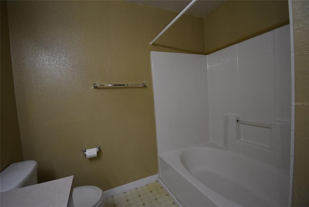 For Rent: $1,350 (1 beds, 1 baths, 898 Square Feet)