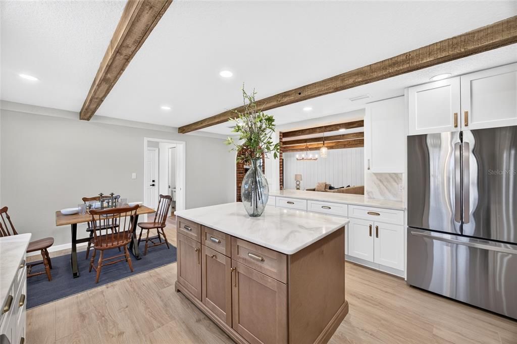 En Venta: $849,900 (5 camas, 3 baños, 3088 Pies cuadrados)