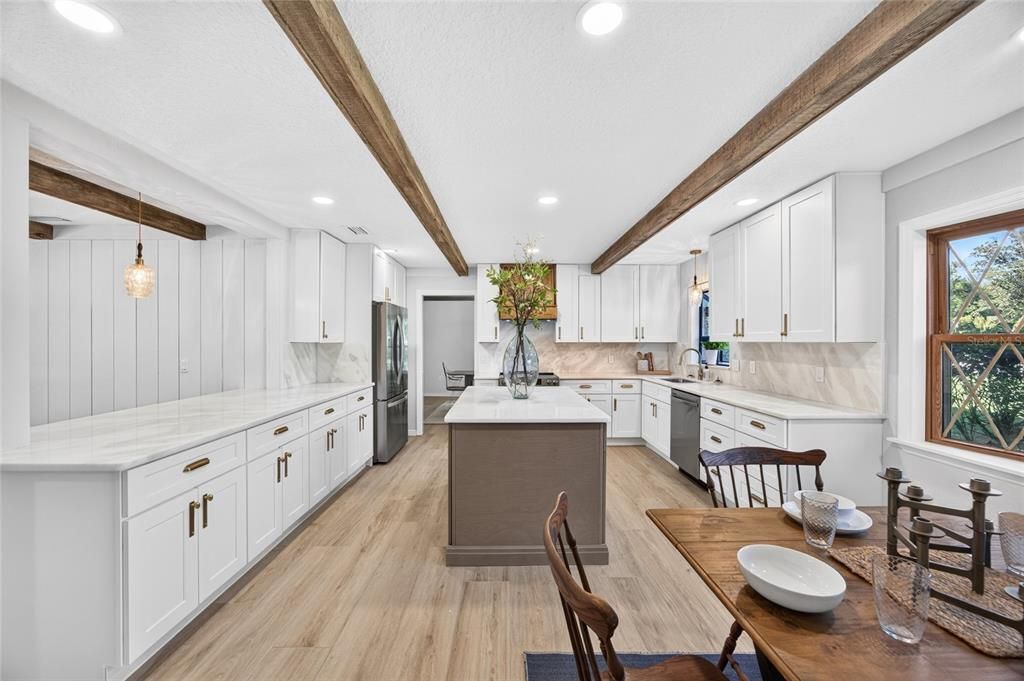 En Venta: $849,900 (5 camas, 3 baños, 3088 Pies cuadrados)