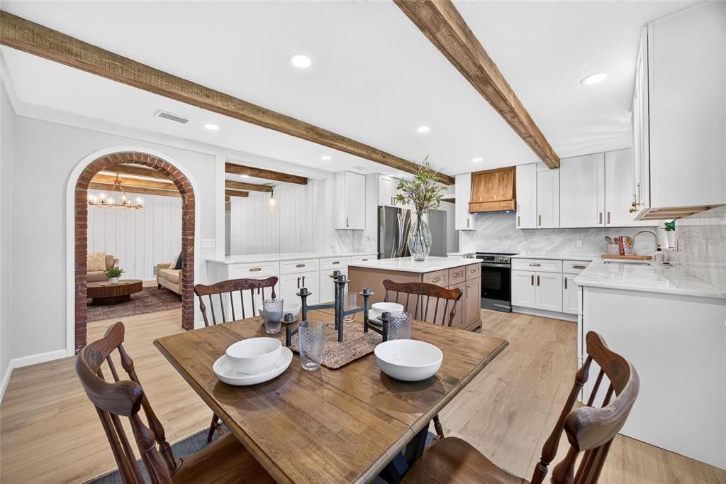 En Venta: $849,900 (5 camas, 3 baños, 3088 Pies cuadrados)